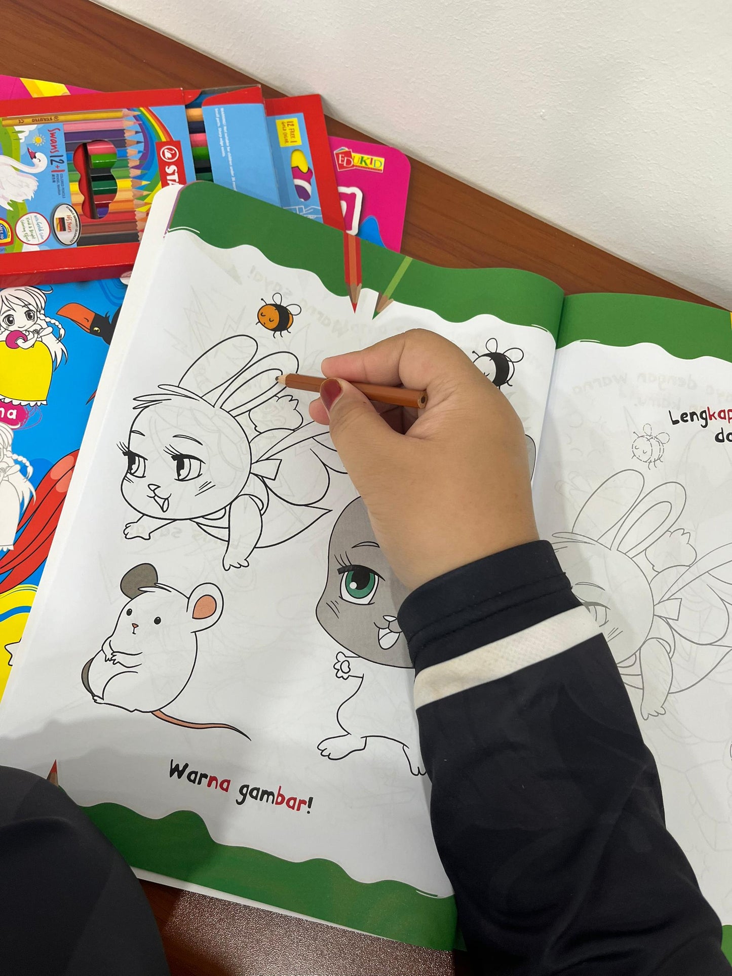 Buku Mewarna Manga Hebat